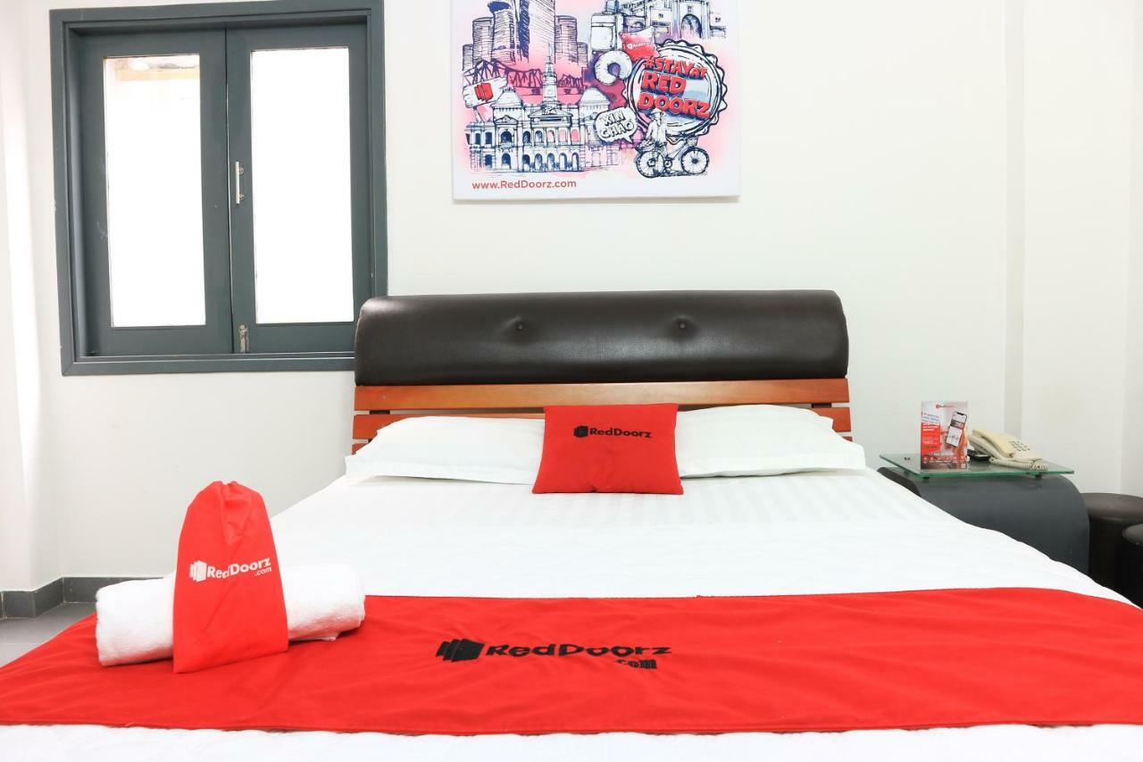 Khách sạn Reddoorz Near Gia Dinh International Hospital 2*