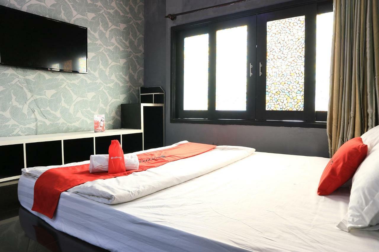 Khách sạn Reddoorz Near Gia Dinh International Hospital 2*